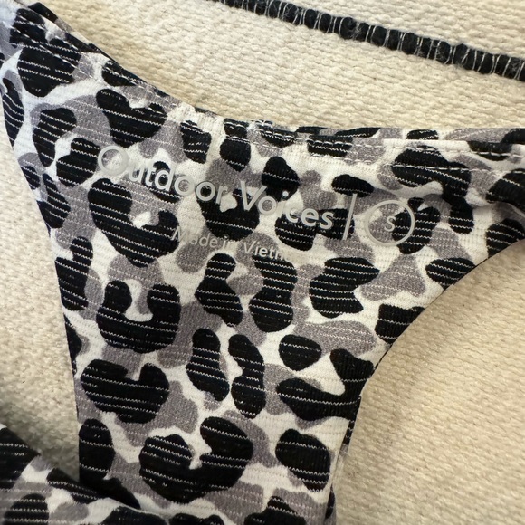 Outdoor Voices Snow Leopard Move Free Crop Top Size Small - Picture 3 of 3